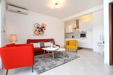 Mastrinka, Sala de estar en alojamiento de tipo apartment, aire acondicionado disponible y WiFi.