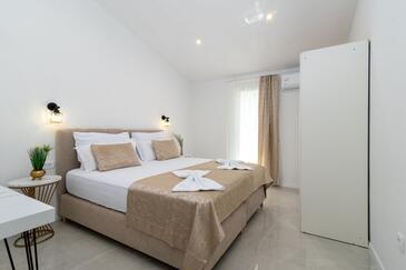 Apartments with parking space Mastrinka, Čiovo - 23789