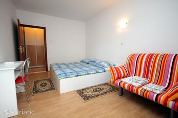 Appartamenti e camere con parcheggio Selce, Cirquenizza - Crikvenica - 2379