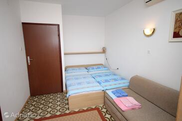 Apartmaji in sobe s parkingom Selce, Crikvenica - 2379