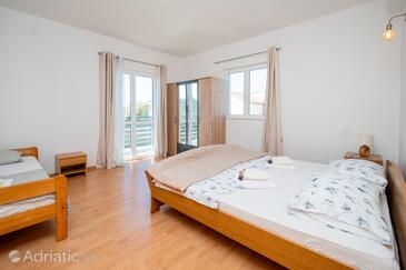 Ferienwohnungen mit Pool für Familien Drage, Biograd - 23790