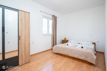 Ferienwohnungen mit Pool für Familien Drage, Biograd - 23790