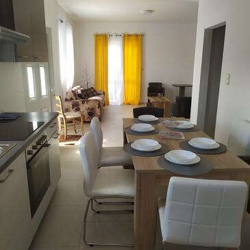 Drage, Dining room in the apartment, (pet friendly) and WiFi.