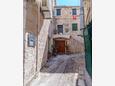 Supetar, Brač, Propiedad 23792 - Apartamentos cerca del mar con una playa de guijarros.