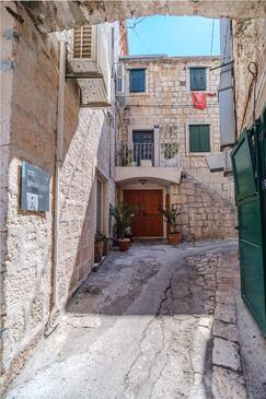 Supetar, Brač, Propiedad 23792 - Apartamentos cerca del mar con una playa de guijarros.