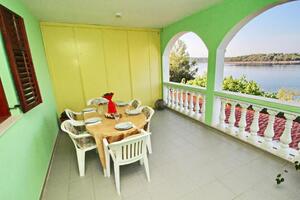 Appartamento di tre stanze Karbuni Appartamento di tre stanze Karbuni, Curzola - Korčula (A-23806-a)