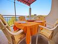 Karbuni, Terrasse dans l’hébergement en type apartment, avec la vue sur la mer, animaux acceptés et WiFi.