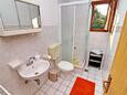 Karbuni, Bathroom in the apartment, (pet friendly) and WiFi.