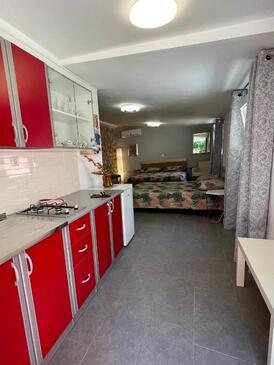 Novalja, Kitchen in the studio-apartment, WiFi.