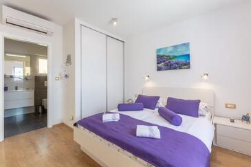 Ház családok részére medencével Bol, Brac - 23809