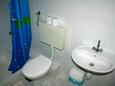 Duće, Bathroom in the studio-apartment, WiFi.