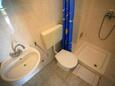 Duće, Bathroom in the studio-apartment, WiFi.