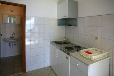 Duće, Cocina en alojamiento de tipo studio-apartment, WiFi.