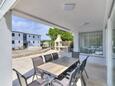 Malinska, Terrasse dans l’hébergement en type apartment, avec la vue sur la mer et WiFi.