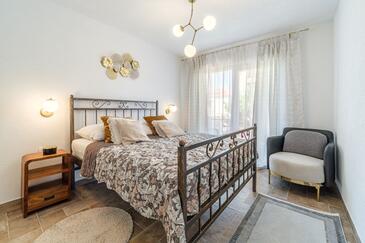 Haus mit Pool für Familien Supetar, Brac - 23813