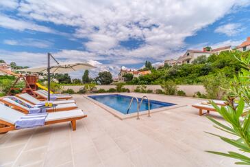 Comfortable and spacious house Splitska, Brač (K-23815(