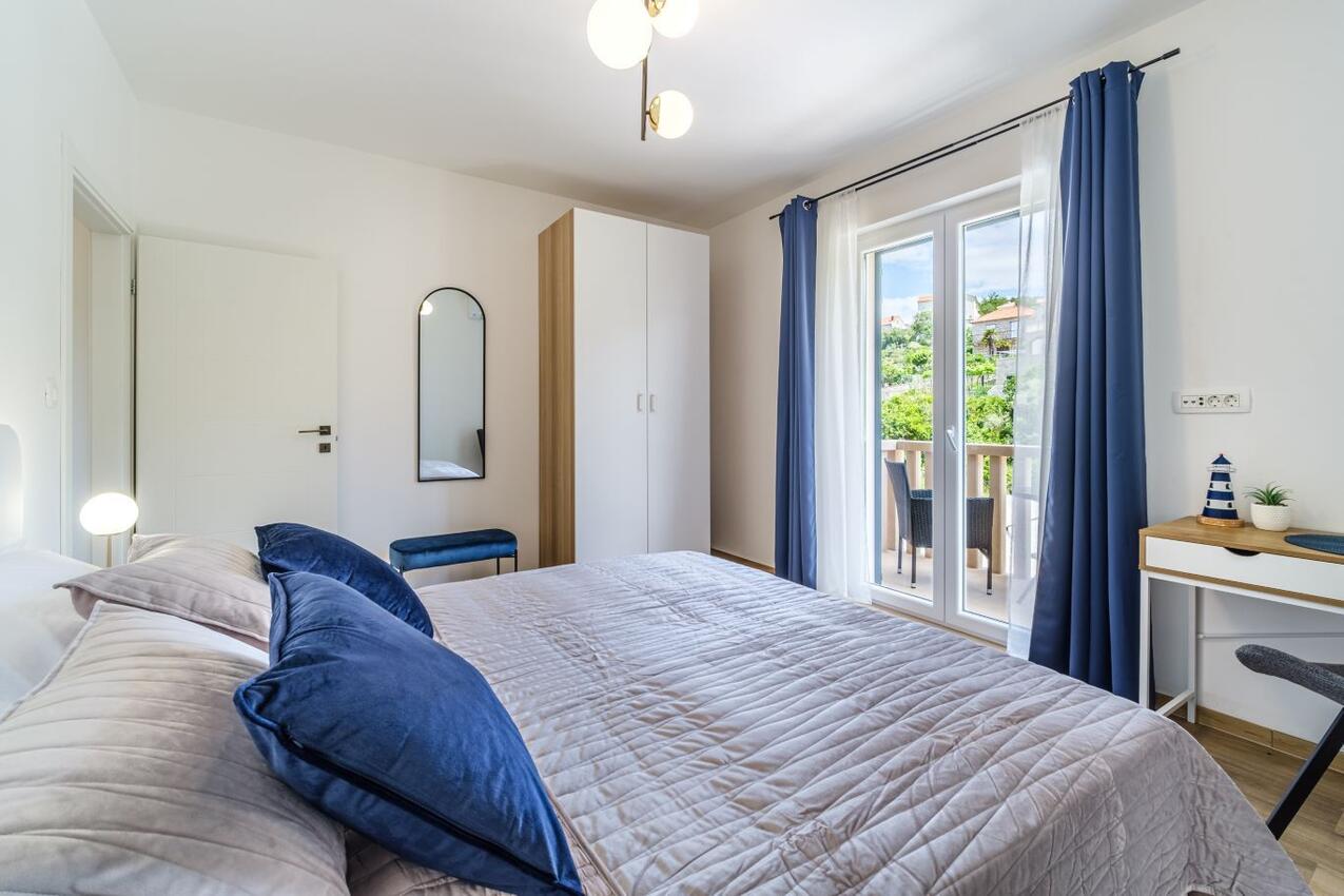 K-23815 - Alloggi privati - Villa di lusso accanto al mare con piscina Splitska, Brazza - Brač