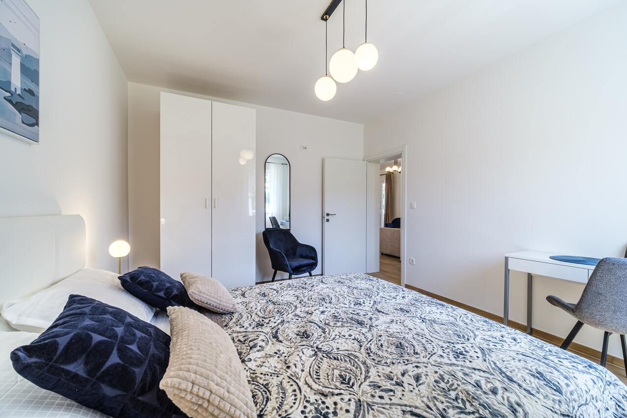 K-23815 - Alloggi privati - Villa di lusso accanto al mare con piscina Splitska, Brazza - Brač