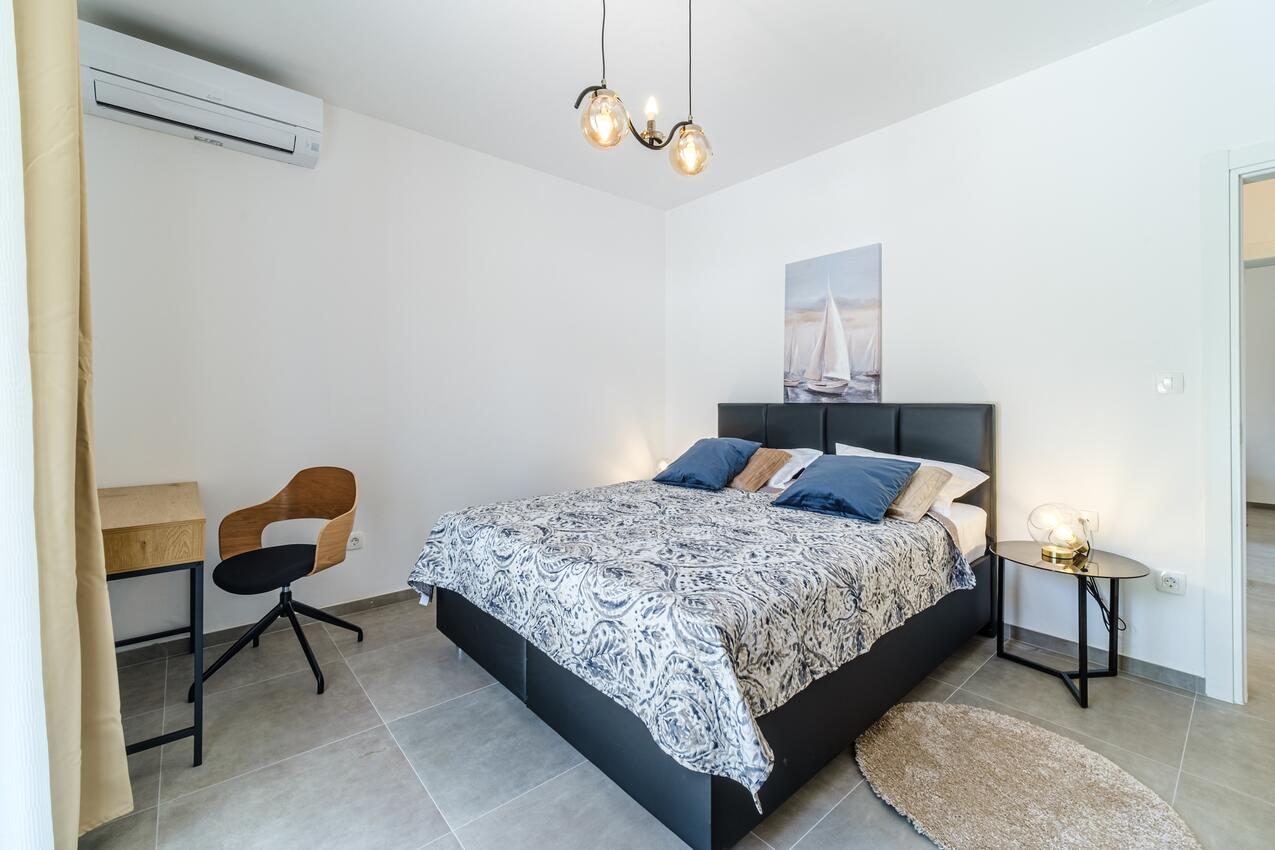 K-23815 - Alloggi privati - Villa di lusso accanto al mare con piscina Splitska, Brazza - Brač