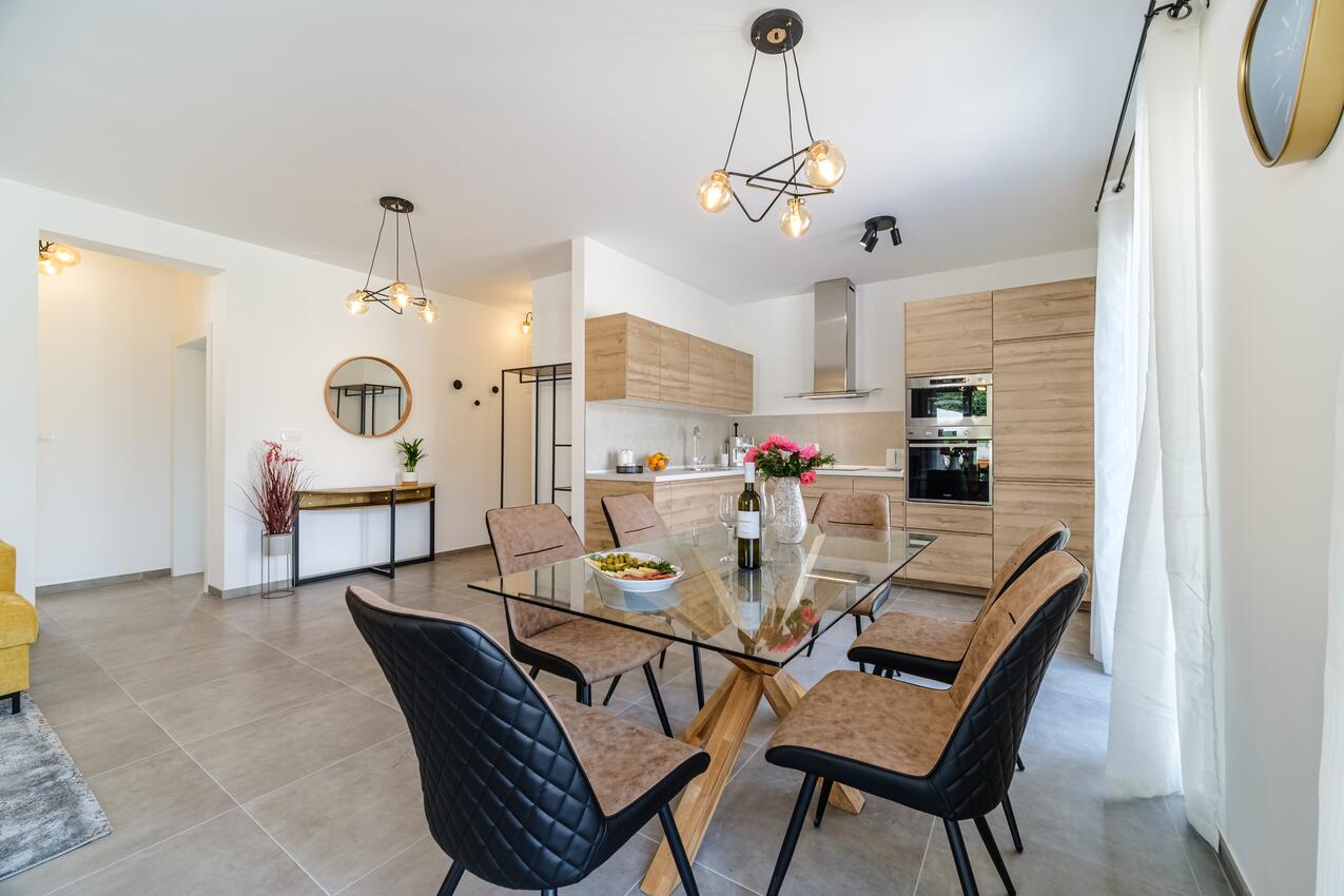 K-23815 - Alloggi privati - Villa di lusso accanto al mare con piscina Splitska, Brazza - Brač