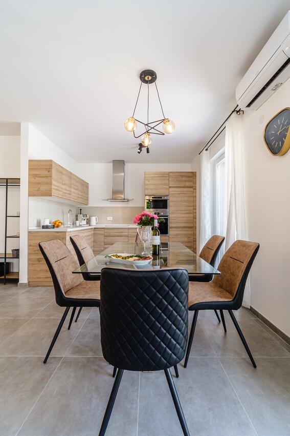 K-23815 - Alloggi privati - Villa di lusso accanto al mare con piscina Splitska, Brazza - Brač