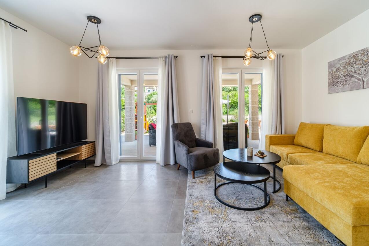 K-23815 - Alloggi privati - Villa di lusso accanto al mare con piscina Splitska, Brazza - Brač