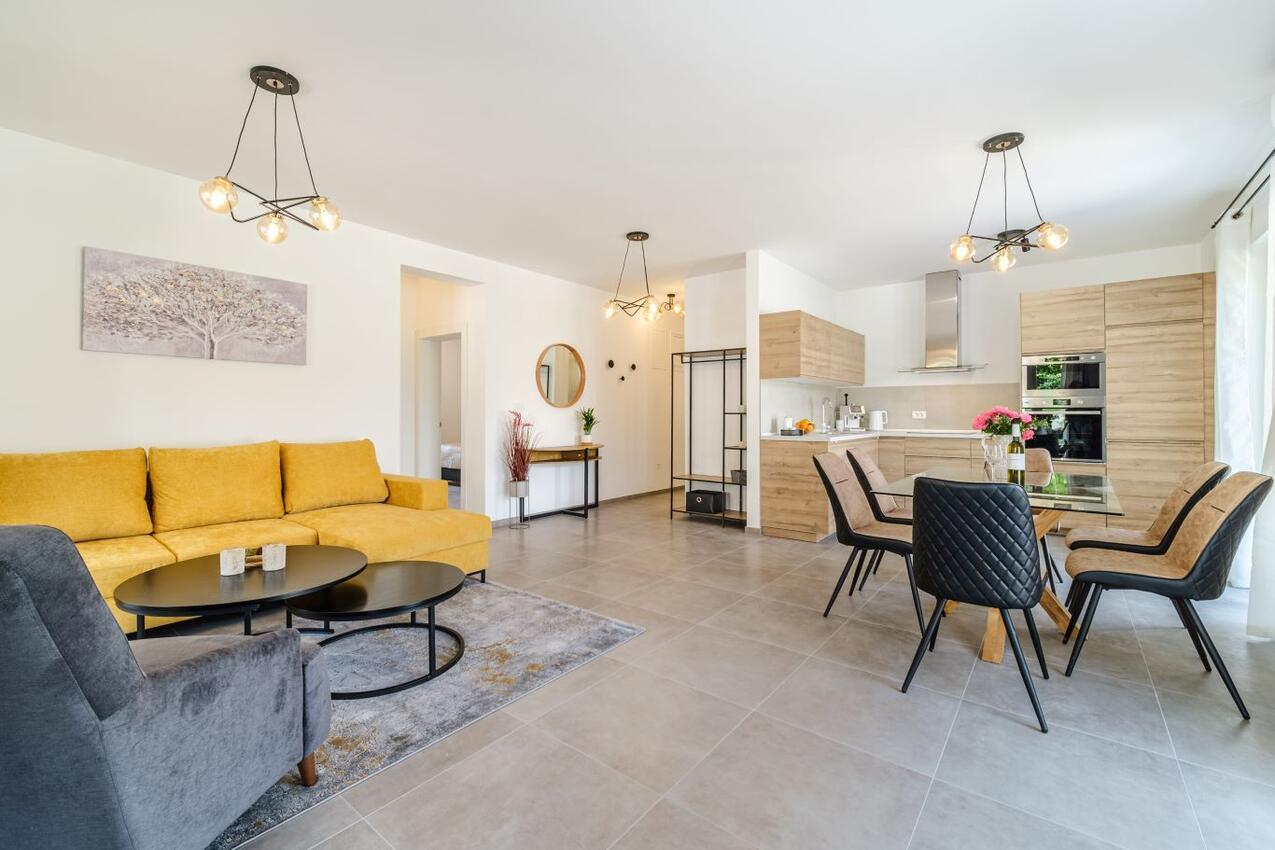 K-23815 - Alloggi privati - Villa di lusso accanto al mare con piscina Splitska, Brazza - Brač