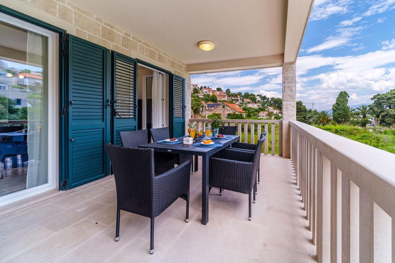 K-23815 - Alloggi privati - Villa di lusso accanto al mare con piscina Splitska, Brazza - Brač