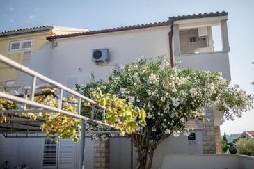 Barbat, Rab, Hébergement 23817 - Appartement avec une plage de sables.