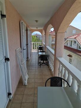 Appartamenti e camere con parcheggio Loparo - Lopar, Arbe - Rab - 23825