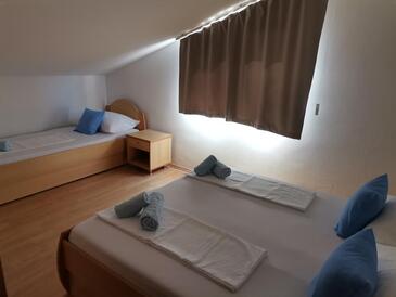 Apartmaji in sobe s parkingom Lopar, Rab - 23825