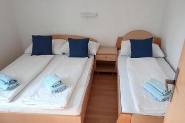 Apartments and rooms with parking space Lopar, Rab - 23825