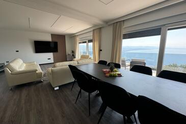 Opatija, Living room 1 in the house, air condition available and WiFi.