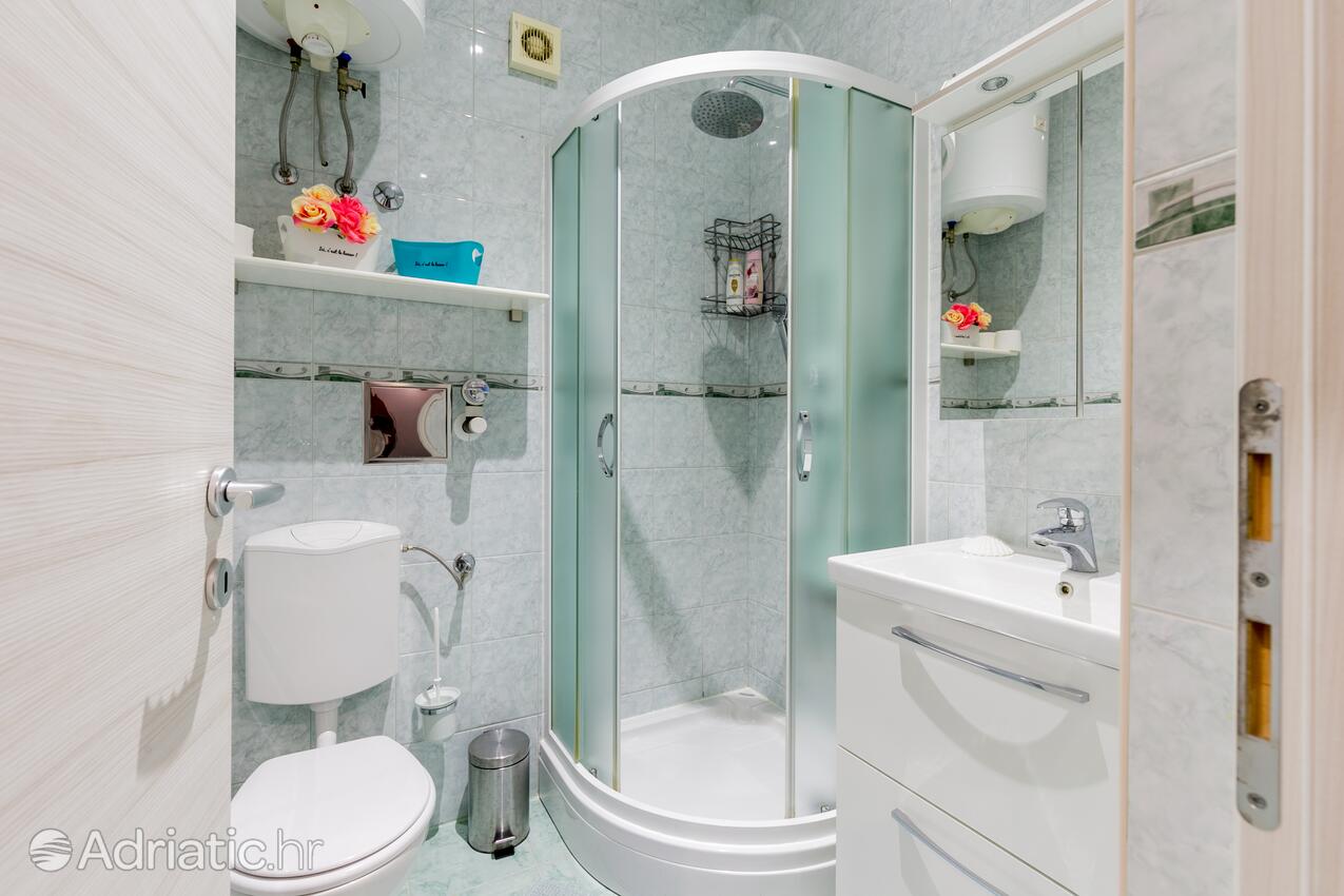 A-23836-a - Privatni smještaj - Apartmani uz more Trogir