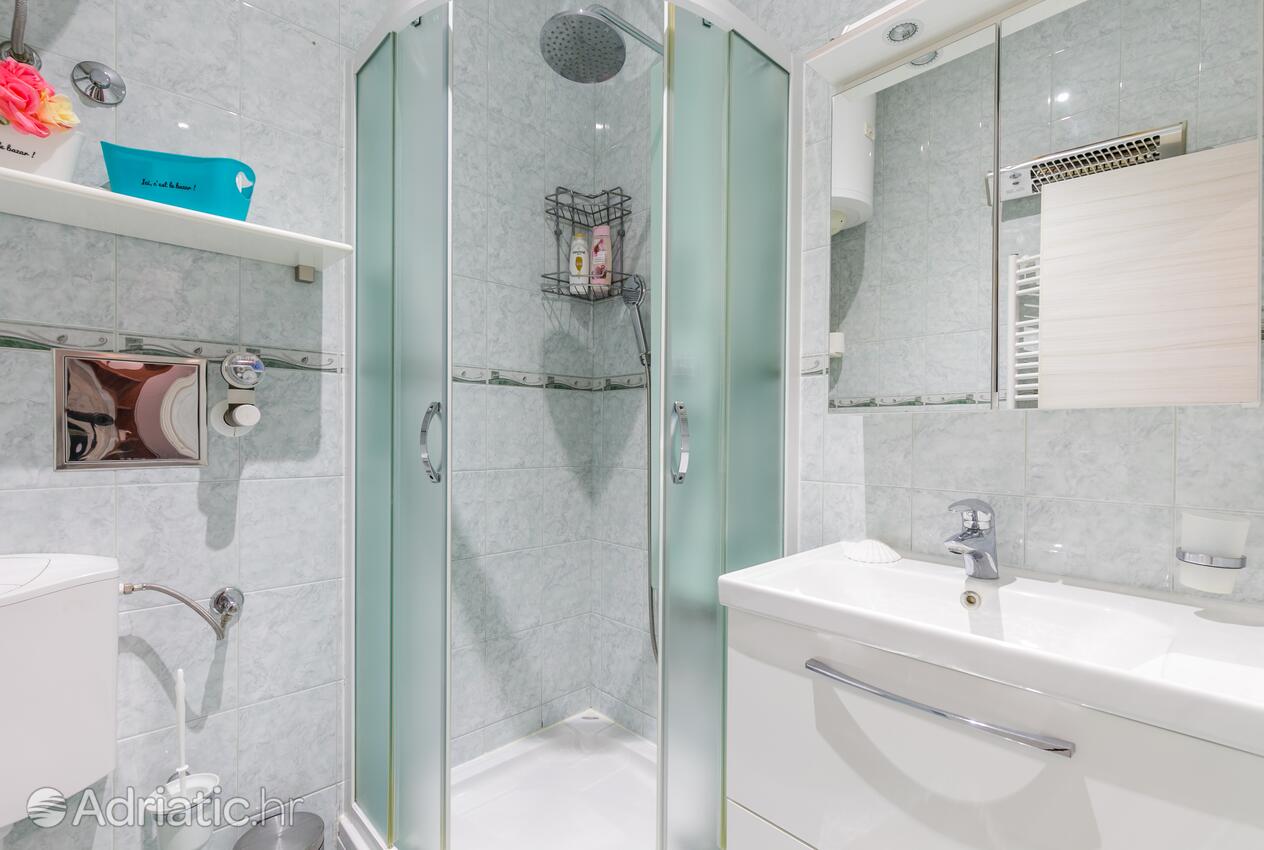 A-23836-a - Privatni smještaj - Apartmani uz more Trogir