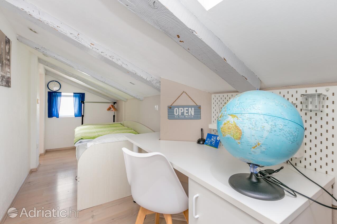 A-23836-a - Privatni smještaj - Apartmani uz more Trogir