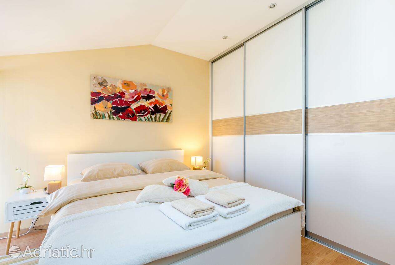 A-23836-a - Privatni smještaj - Apartmani uz more Trogir