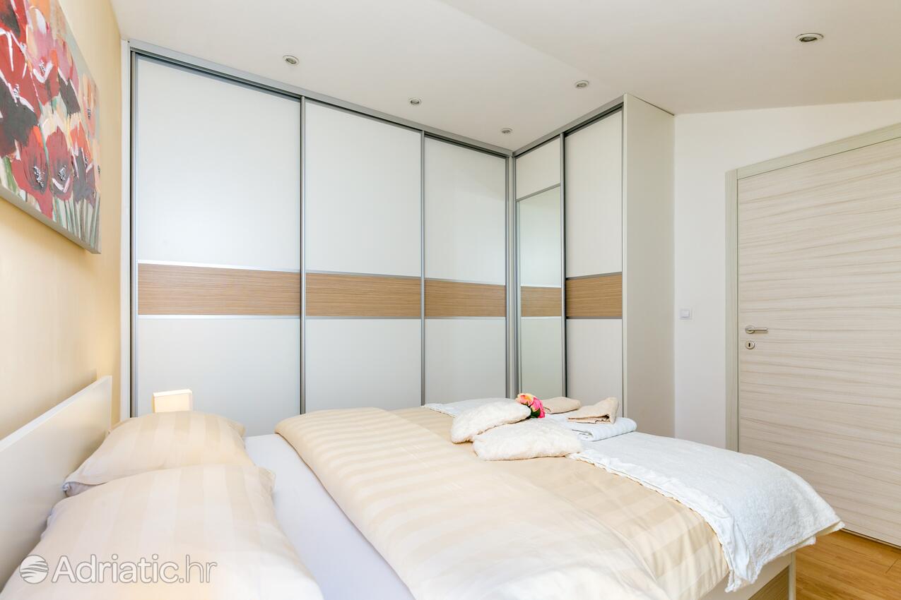 A-23836-a - Privatni smještaj - Apartmani uz more Trogir