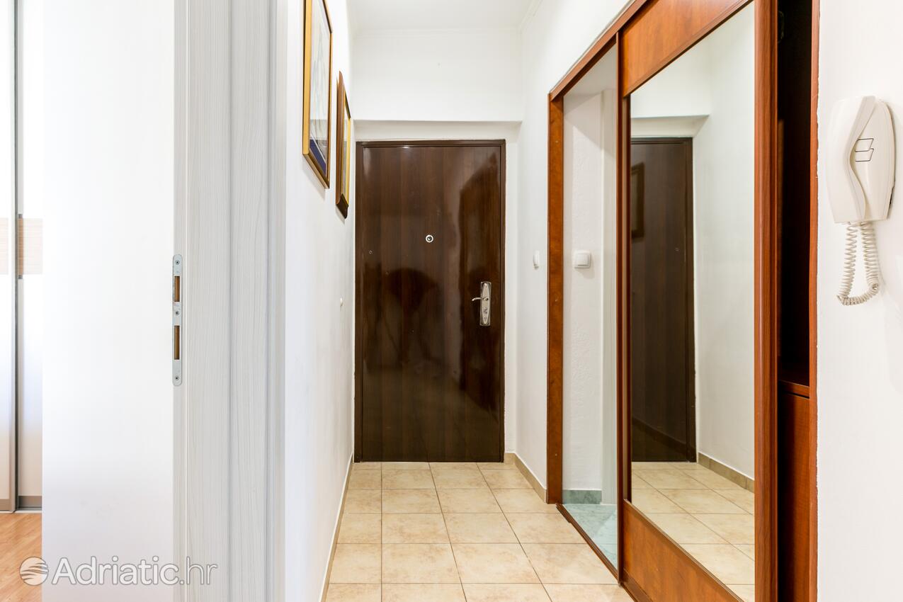 A-23836-a - Privatni smještaj - Apartmani uz more Trogir