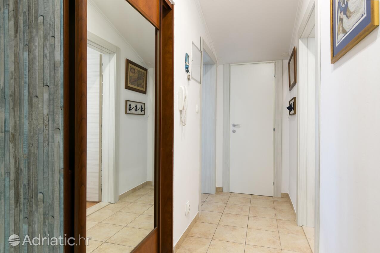 A-23836-a - Privatni smještaj - Apartmani uz more Trogir