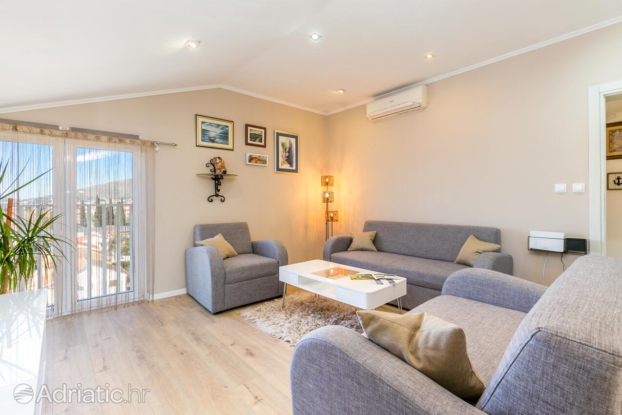 A-23836-a - Privatni smještaj - Apartmani uz more Trogir