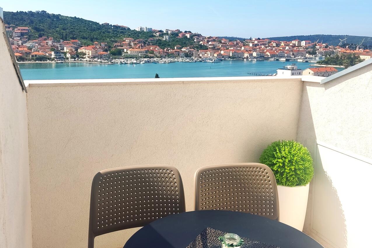 A-23836-a - Privatni smještaj - Apartmani uz more Trogir