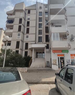 Trogir, Trogir, Obiekt 23836 - Apartamenty przy morzu ze żwirową plażą.