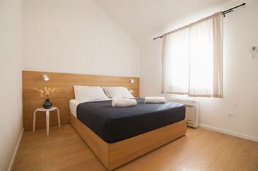 Haus mit Pool für Familien Bol, Brac - 23837