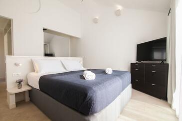 Haus mit Pool für Familien Bol, Brac - 23837