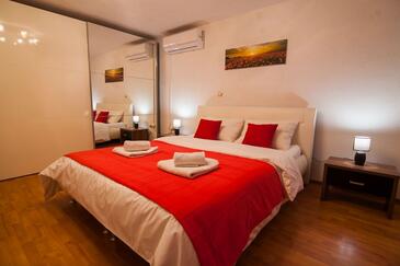 Ferienhaus mit Parkplatz Bol, Brac - 23841