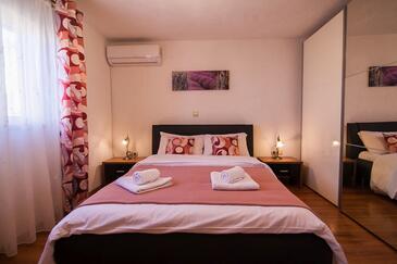 Ferienhaus mit Parkplatz Bol, Brac - 23841