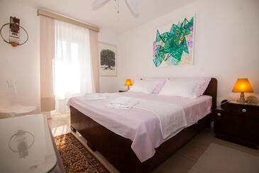 Nyaralóház a tenger mellett Bol, Brac - 23842