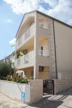 Bol, Brač, Szálláshely 23847 - Apartmanok kavicsos stranddal.