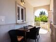 Bol, Terrasse dans l’hébergement en type apartment, avec la vue sur la mer et WiFi.